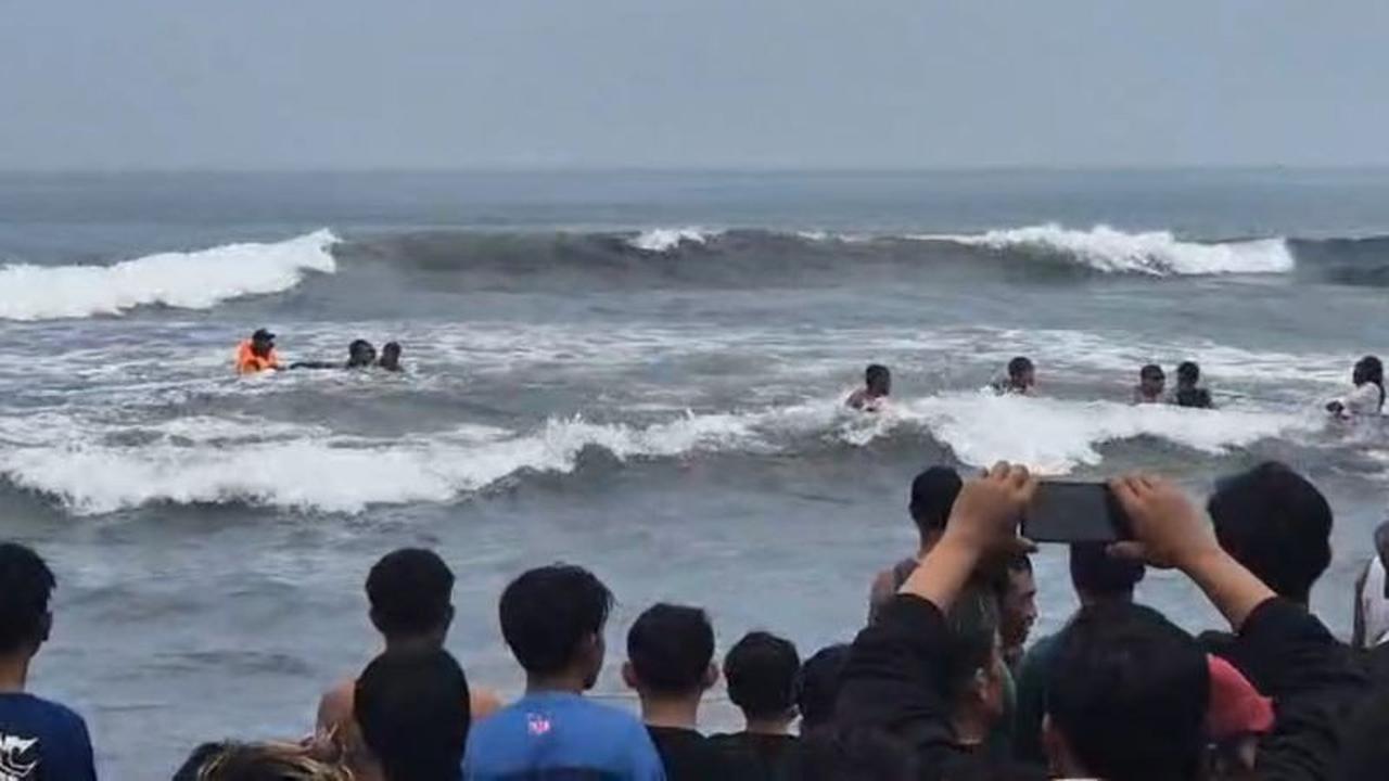 Dua Wisatawan Terseret Ombak Jember Saat Libur Lebaran, Satu Tewas Satu Hilang