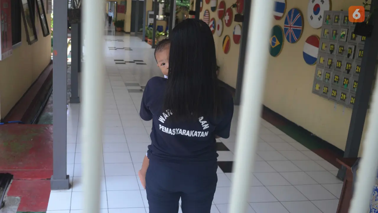 Para Narapidana Wanita Mengasuh Bayi Mereka di dalam Penjara