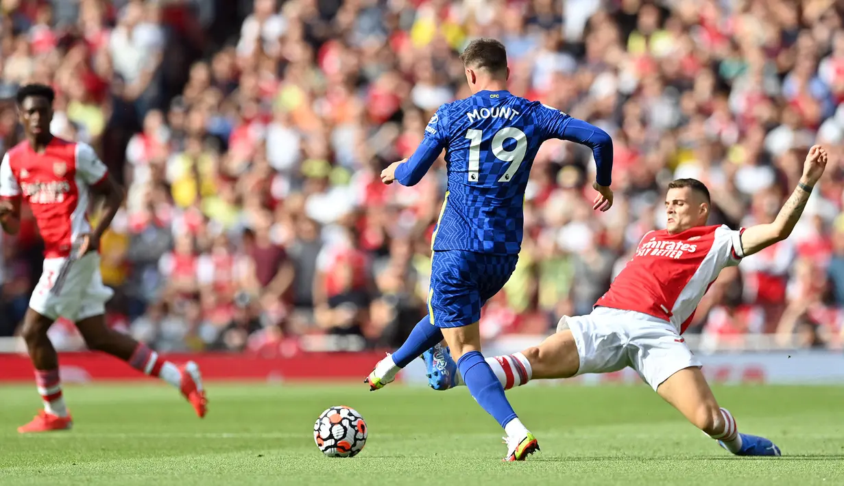 Pada menit ke-57, giliran Chelsea yang mempunyai peluang menambah gol. Tembakan Mason Mount dari luar kotak penalti memanfaatkan umpan pendek Romelu Lukaku masih melebar dari gawang Arsenal. (Foto: AFP/Justin Tallis)