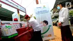 Santri antre cuci tangan di fasilitas sikat gigi di Panti Asuhan Wisma Karya Bakti, Depok, Jawa Barat, Jumat (22/10/2021). Pepsodent melalui Pepsoden Siwak berkolaborasi dengan BAZNAS menyalurkan donasi 31 fasilitas sikat gigi dan 150 paket edukasi kapada anak yatim piatu. (Liputan6.com/HO/Bon)