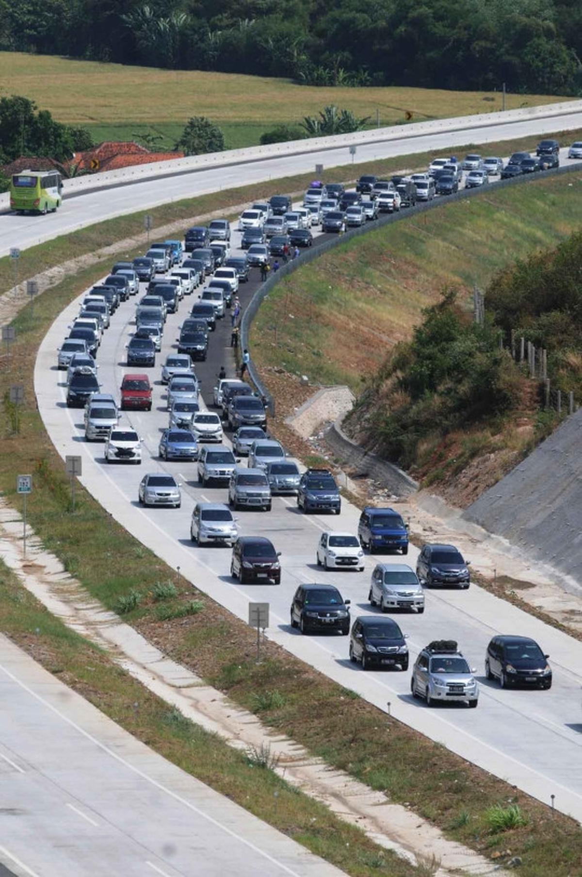 Diserbu pemudik, Tol Cipali padat merayap