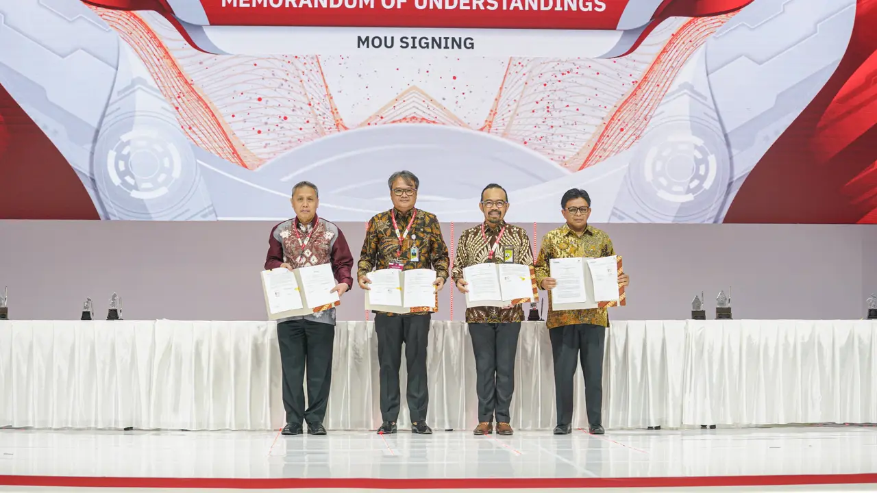 Penandatanganan Nota Kesepahaman strategis antara Pertamina Patra Niaga dan SKK Migas pada acara Supply Chain & National Capacity Summit 2024 yang diadakan di Jakarta Convention Center, Jakarta, Rabu (14/8) (Istimewa)