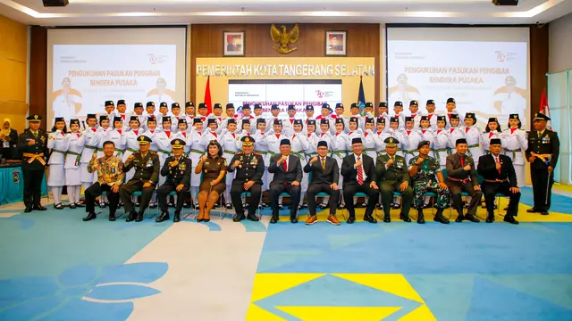 Wali Kota Tangerang Selatan (Tangsel) Benyamin Davnie mengukuhkan sebanyak 50 pelajar SMA/SMK untuk menjadi Pasukan Pengibar Bendera Pusaka (Paskibraka)