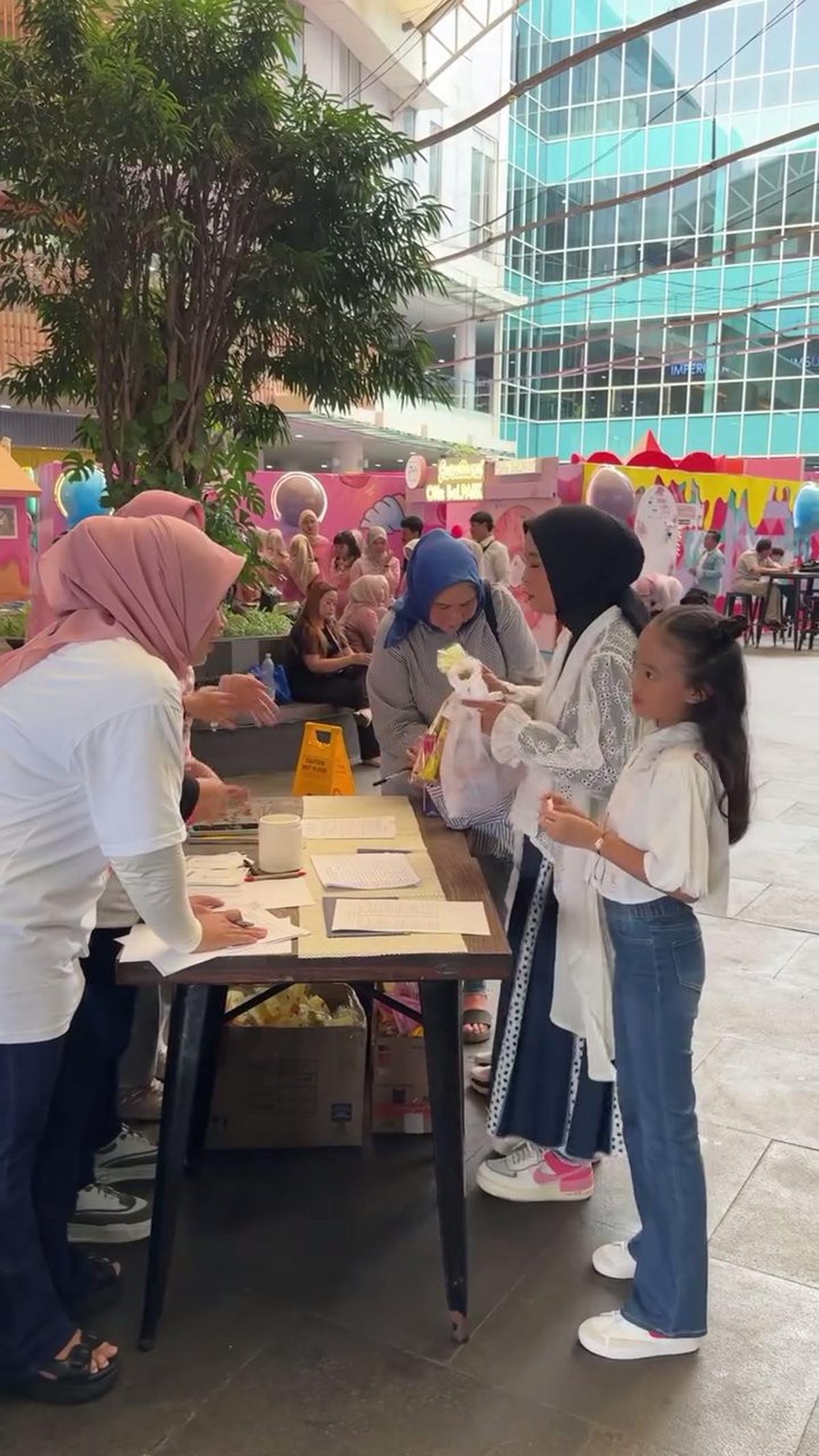 7 Potret Tantri Kotak Ikut Lomba Nyanyi di Tempat Les Vokal Anak, Tak Dapat Juara 1