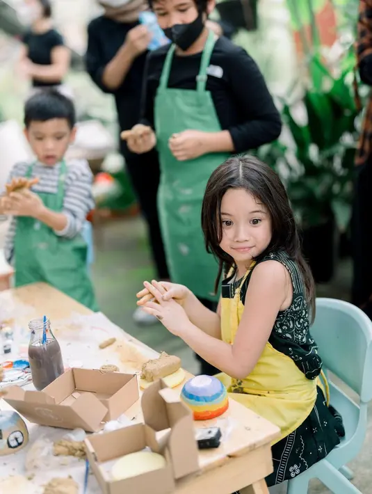 Di media sosial, Gisella sering membagikan momen kebersamaannya bersama sang putri. Entah membuat konten menari TikTok bersama, menampilkan Gempi yang bak Gisella versi mini. Foto: Instagram.