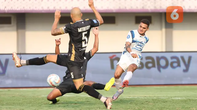 Foto: Cepat dan Punya Tendangan Akurat, Paulo Freitas Acak-acak Pertahanan Dewa United