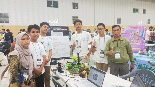 2 Santri Purbalingga meraih medali perunggu dalam kompetisi robotik internasional di Korsel. (Foto: Liputan6.com/Minhajut Tholabah)