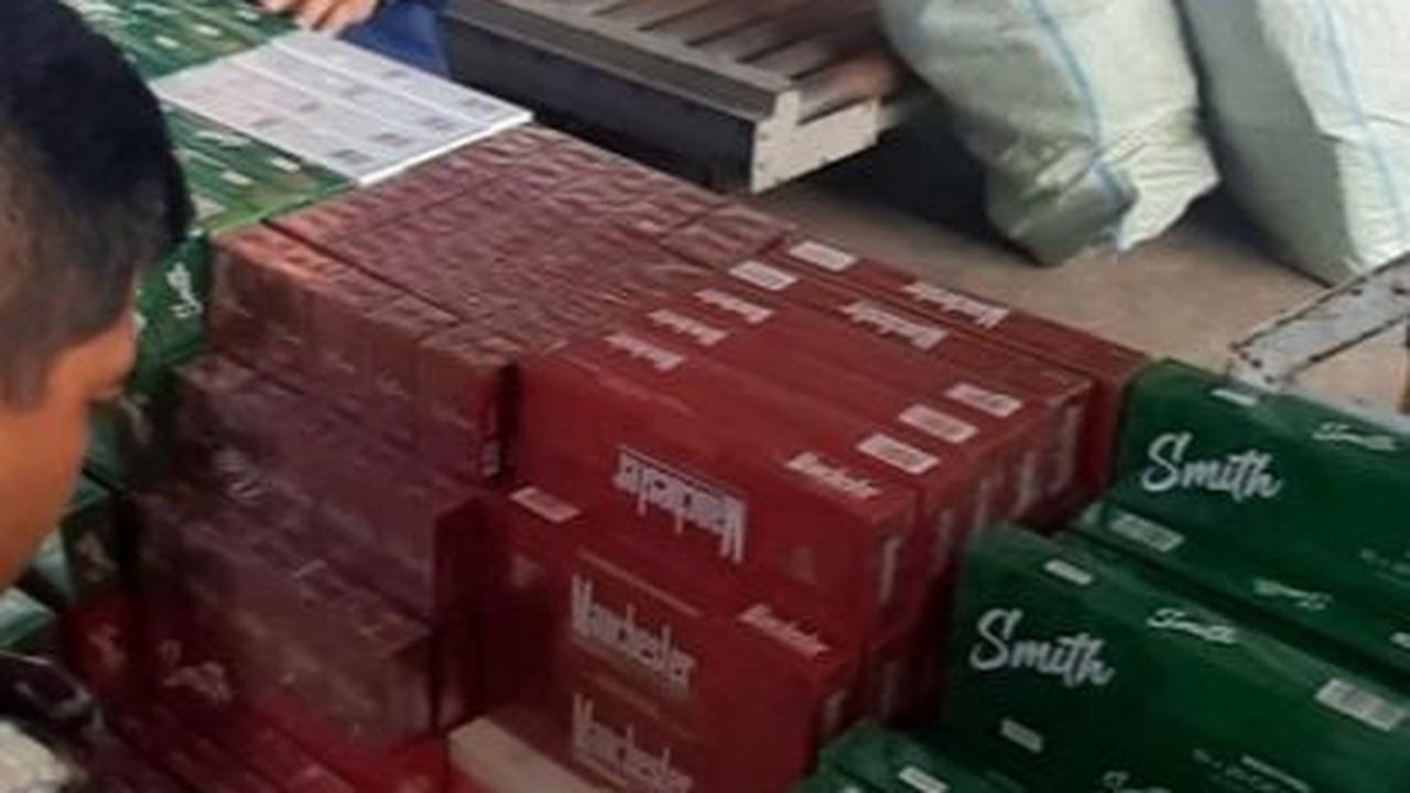 Ribuan Bungkus Rokok Ilegal Tak Bertuan Diselundupkan Lewat Cargo Pesawat di Palembang