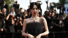 Karina aespa di Festival film Cannes. (Scott Garfitt/Invision/AP)