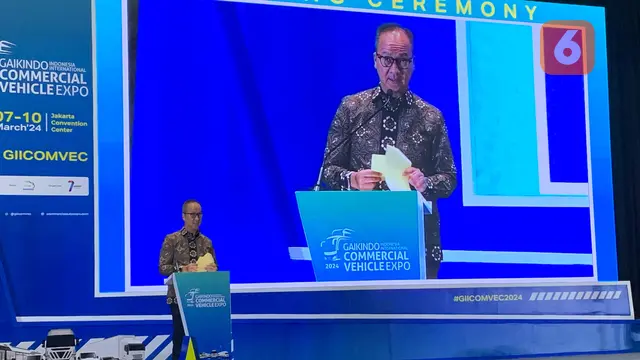 Menperin Agus Gumiwang Sampaikan Pidato Sambutan di GIICOMVEC 2024 soroti isu truk tambang impor ilegal. (Liputan6.com/Khizbulloh Huda)
