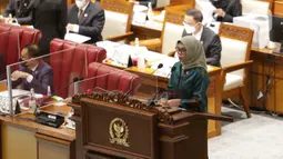 Ketua Badan Pemeriksa Keuangan (BPK) Isma Yatun menyampaikan laporan saat Rapat Paripurna DPR RI ke-23 Masa Persidangan V di Kompleks Parlemen, Jakarta, Selasa (24/5/2022). Rapat Paripurna tersebut tentang Penyampaian Ikhtisar Hasil Pemeriksaan Semester (IHPS) II Tahun 2021 serta Penyerahan Laporan Hasil Pemeriksaan (LHP) Semester II Tahun 2021. (Liputan6.com/Angga Yuniar)