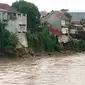 Sebanyak 12 bangunan toko dan rumah di Purbalingga rusak akibat tergerus sungai Klawing. (Foto: Istimewa)