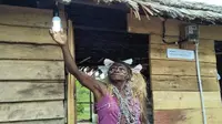 Masyarakat Kampung Enem, Papua kini bisa nikmati akses listrik (Foto:Liputan6.com/Septian Deny)