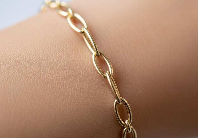 Gelang Rantai Cable Klasik/ Model Gelang Emas Rantai Tipis Harga Rp500 Ribuan (Sumber: gemini.com)