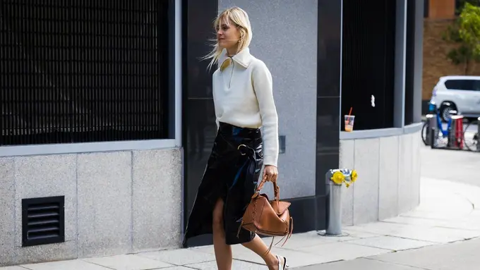 [Bintang] Tampil Unik, Detail Slingback Ini Buat Sepatu Jadi Lebih Eccentric