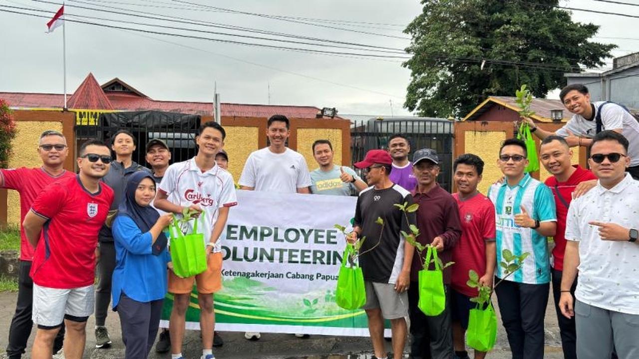 BPJAMSOSTEK Mimika Gencarkan Program Penghijauan, Bagikan Bibit Tanaman di Car Free Day