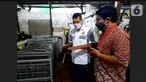 Suasana Jelajah Virtual di UMKM binaan Yayasan Dharma Bhakti Astra (YDBA) di UD KS Pro Waru Sidoarjo, Selasa (16/02/2021). Jelajah virtual pada masa pandemi covid-19 untuk melihat kondisi UMKM yang mengalami penurunan hingga kenaikan omset. (Liputan6.com/Pool/YDBA)