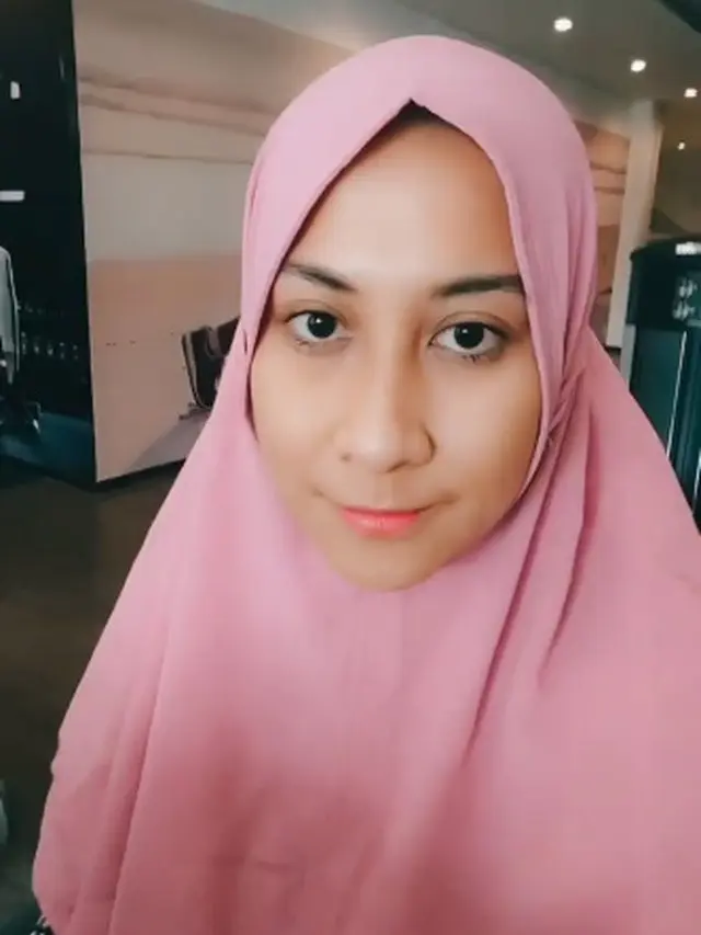 6 Potret Terbaru Nia AFI yang Kini Mantap Berhijab, Tuai Pujian