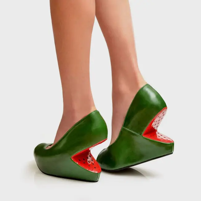 Buah semangka ini bikin penampilan kamu makin terlihat unik dan lucu banget. (sumber foto: factriver.com)