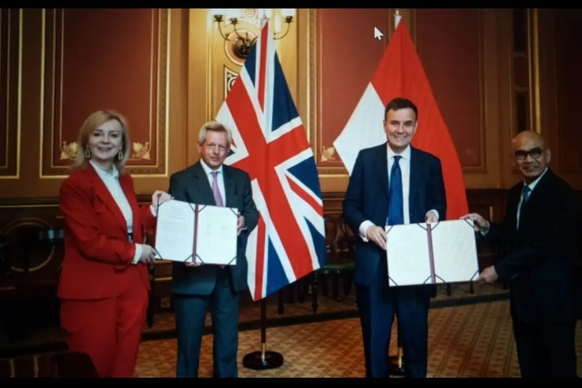 Liz Truss, Richard Graham (PM Trade Envoy for ASEAN), Greg Hands (UK minister of state for Trade Policy), Dubes RI untuk Inggris Desra Percaya
