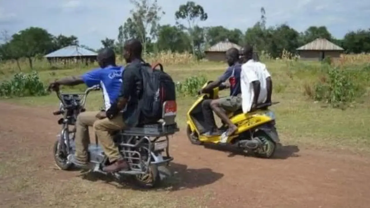 Tiga Mahasiswa Kenya Buat Motor Listrik