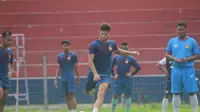 Gelandang asing Persik Kediri, Gaspar Vega. (Bola.com/Gatot Susetyo)