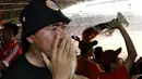 Suporter Persija Jakarta menangis saat merayakan gelar juara Liga 1 di SUGBK, Jakarta, Minggu (09/12). Persija menang 2-1 atas Mitra Kukar. (Bola.com/M Iqbal Ichsan)