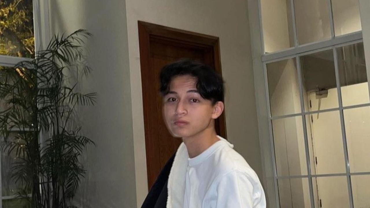 Rakha diketahui bergabung dengan manajemen Baetz Management. Selain akting, dirinya juga menerima pekerjaan sebagai model. Terbukti Rakha terlibat sebagai model di single <i>Bertauhid</i>.