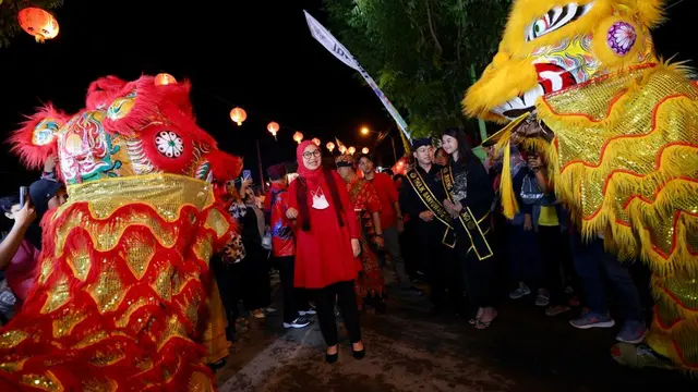Bupati Banyuwangi Ipuk Fiestiandani di sambut atraksi Barongsai dalam peluncuran kampung moderasi Banyuwangi (Istimewa)