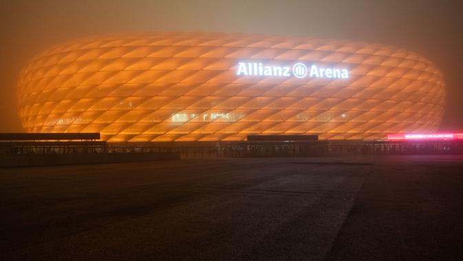 Allianz Arena, markas dari FC Bayern Munchen, diterangi warna oranye untuk kampanye 