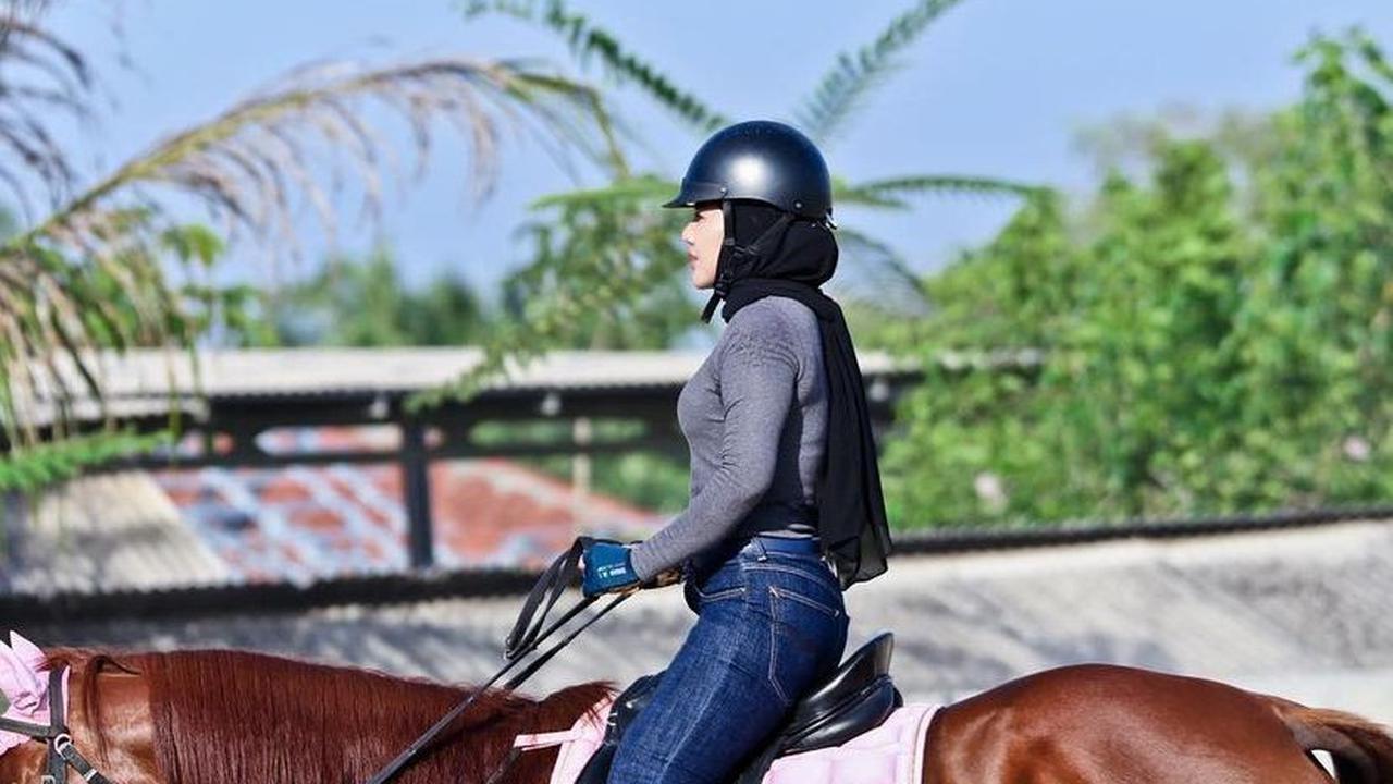 Di unggahan yang berbeda, Bripka Iis menjelaskan bahwa Ia suka melakukan kegiatan yang menguji adrenalinnya.
