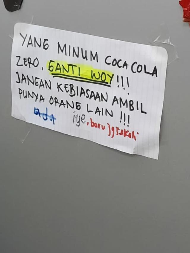 6 Tulisan Kocak Buat yang Sering Kehilangan Barang di Kulkas Ini Bikin Senyum Miris