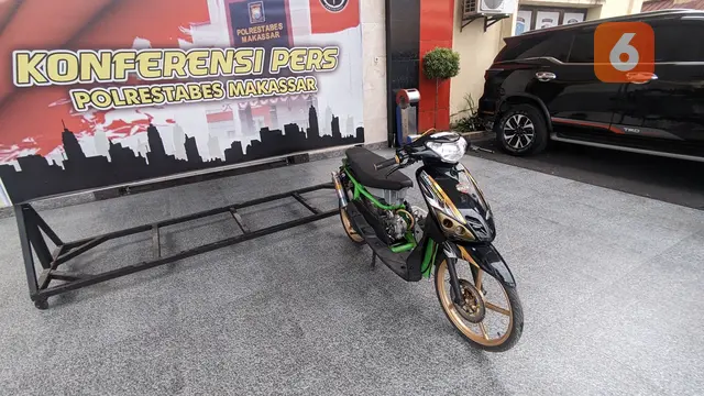 Motor yang digunakan Darul saat potong jalur di depan mobil dinas Presiden Joko Widodo (Liputan6.com/Fauzan)