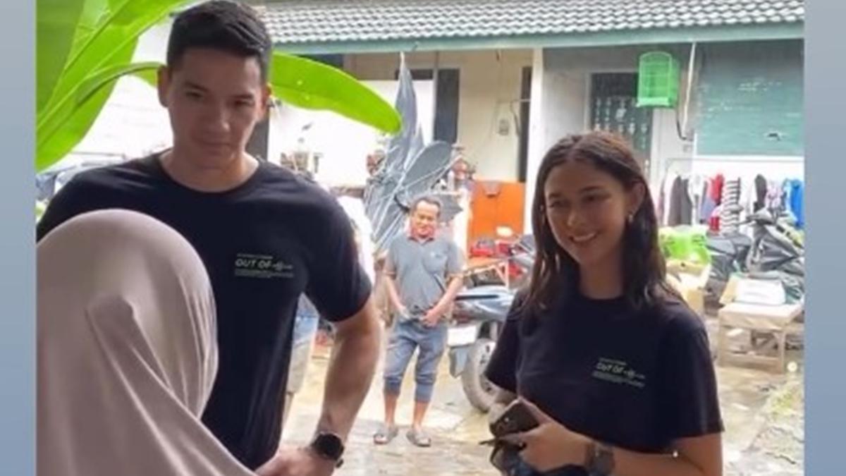 6 Potret Nana Mirdad dan Andrew White Bantu Korban Banjir Bali, Aksi Penuh Empati