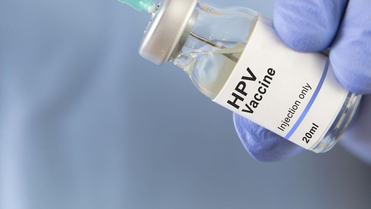 Vaksin HPV tidak dapat menyembuhkan infeksi virus HPV yang sudah ada sebelumnya. Oleh karena itu, vaksin ini lebih efektif jika diberikan sebelum seseorang melakukan hubungan seksual pertama kali.