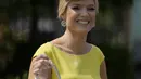 Presenter televisi Inggris Charlotte Hawkins berpose untuk fotografer saat tiba pada hari pertama pacuan kuda Royal Ascot di Ascot, Inggris, Selasa (15/6/2021). Balap kuda eksklusif yang hanya dihadiri oleh kalangan elit Inggris itu menjadi tradisi tahunan sejak tahun 1711. (AP Photo/Alastair Grant