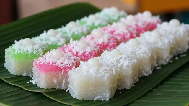 Kue Sagu Mutiara Kelapa Kukus