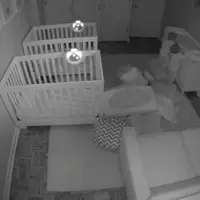 Apa yang dilakukan oleh dua balita ini saat terjaga di malam hari? Simak video berikut ini. (Via: youtube.com)