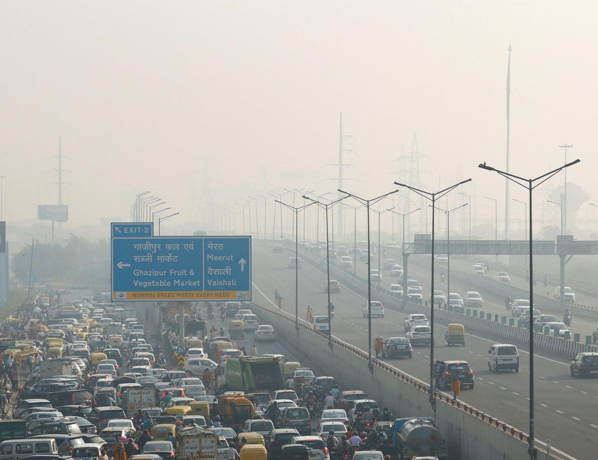 Penampakan Polusi Parah yang Cekik Warga New Delhi India