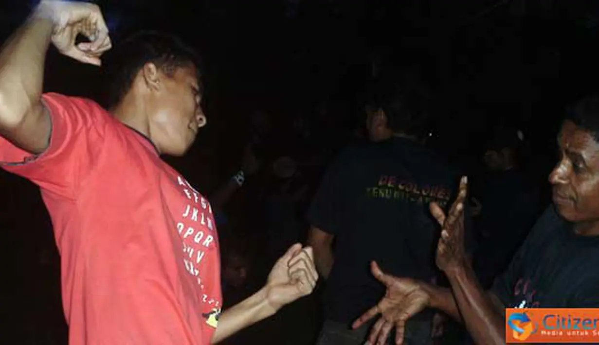 Citizen6, NTT: Anggota De Colores sedang berlatih pementalan,,tenaga yang ada bisa melindungi diri dari senjata tajam. (Pengirim: Fransiskus Pongky Seran)