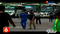 Dalam video amatir, Petugas Pintu Utama Rumah Tahanan Kelas IIB di Ponorogo, membongkar dan menemukan sabu seberat 3,12 gram. Sementara itu, di Sidoarjo terdapat dua kru bus antar kota dalam provinsi jurusan Surabaya - Malang yang positif narkoba.