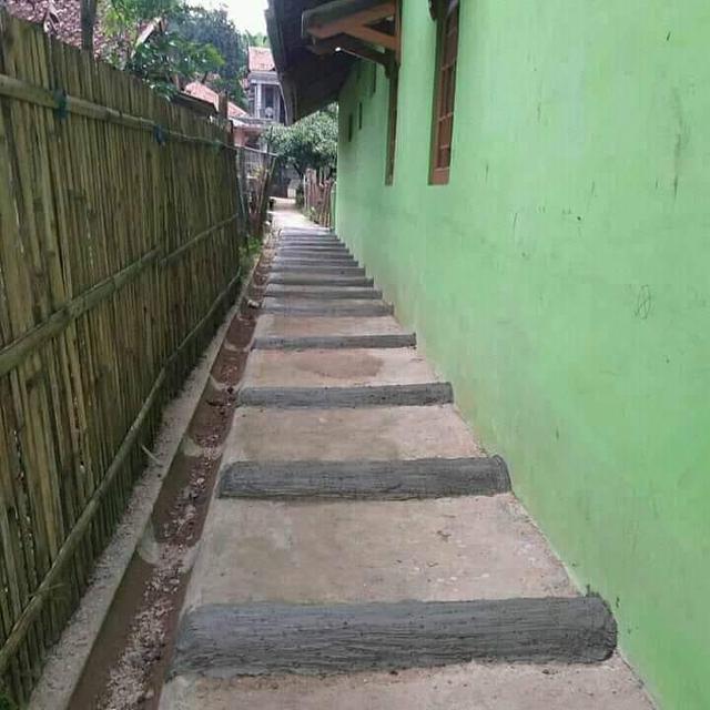 6 Potret Polisi Tidur Nyeleneh Ini Malah Bikin Kendaraan Rusak