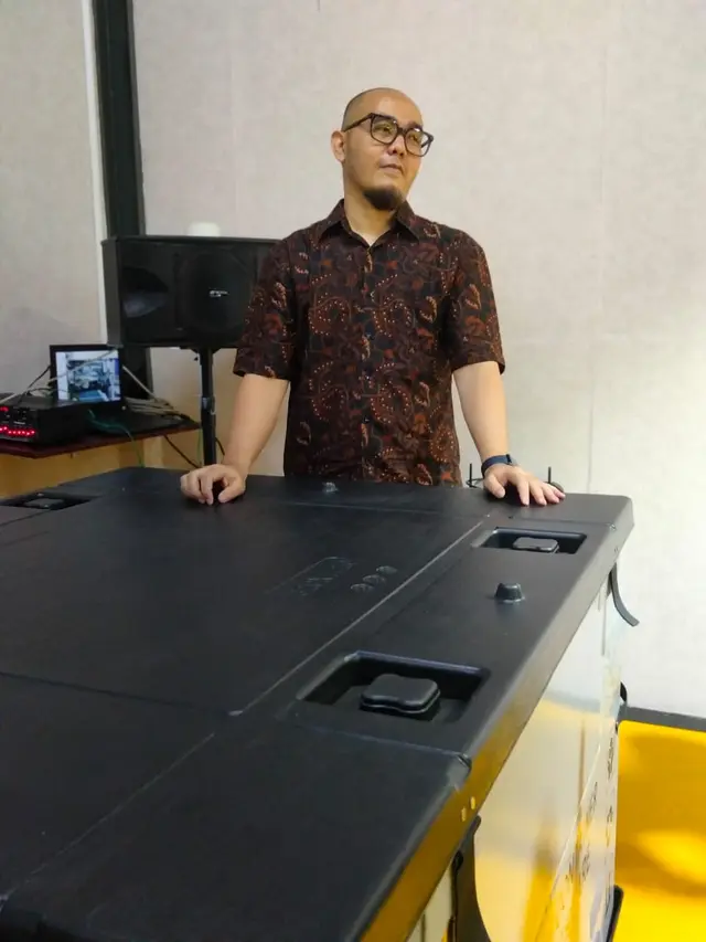 Returnable plastic box