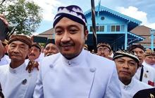 Syarat Jumatan 7 Kali Dipenuhi, PB XIV Mangkubumi Kenakan Beskap Putih saat Salat Jumat di Masjid Agung