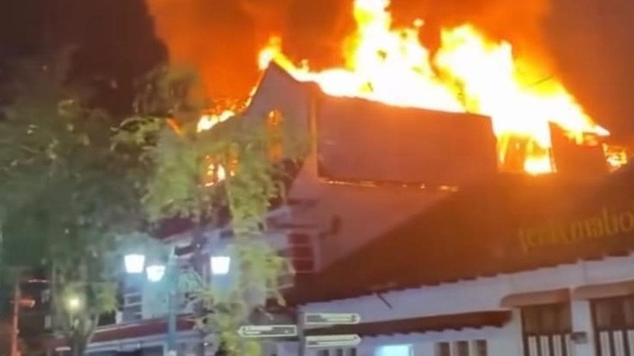 Hamzah Batik Malioboro Terbakar, Asap Hitam Membubung
