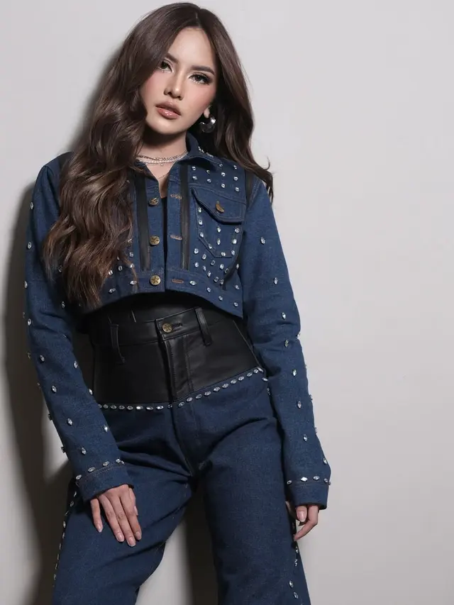 Gaya Makeup Terbaru Mahalini Raharja, Beda Look Tapi Sama-Sama Tampil Mirip Barbie