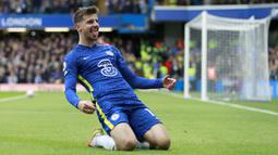 Mason Mount. Tiga gol dan satu assist dicetak gelandang asal Inggris ini saat Chelsea mengalahkan Norwich City 7-0 di Stamford Bridge. Memasuki musim ketiganya bersama The Blues, ia telah tampil dalam 118 laga di semua kompetisi dengan torehan 20 gol dan 17 assist. (AP/Ian Walton)