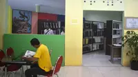 Pojok Braille dibuat khusus bagi pengunjung difabel, khususnya tuna netra yang ingin peroleh ilmu di Perpustakaan Kota Malang. (Liputan6.com/Zainul Arifin).