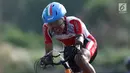 Atlet ParaCycling, Anwar Saipul saat laga di nomor Mens C3 Individual Time Trial Road Race Asian Para Games 2018 di Sirkuit Sentul, Bogor, Senin (8/10). Anwar Saipul berhasil merebut medali perak. (Liputan6.com/Helmi Fithriansyah)