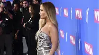 Jennifer Lopez mengungkapkan perasaannya bisa berada di MTV Video Music Awards 2018 di New York, Amerika Serikat (Charles Sykes/Invision/AP)